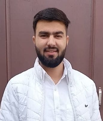 02...रोहतक में सहकारी समिति की निजी बसों में आधे-अधूरे खुले शीशे से परेशानी यात्री। संवाद