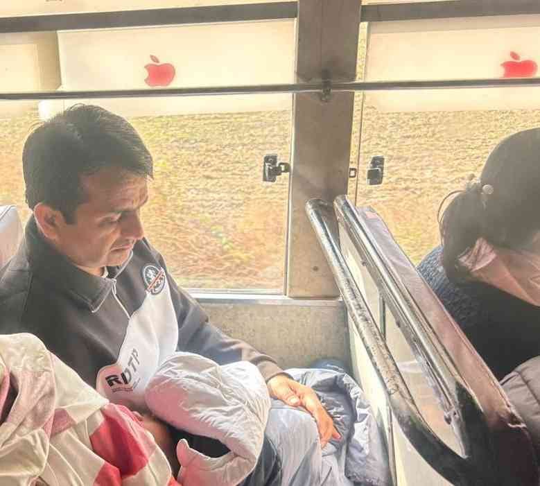 02...रोहतक में सहकारी समिति की निजी बसों में आधे-अधूरे खुले शीशे से परेशानी यात्री। संवाद