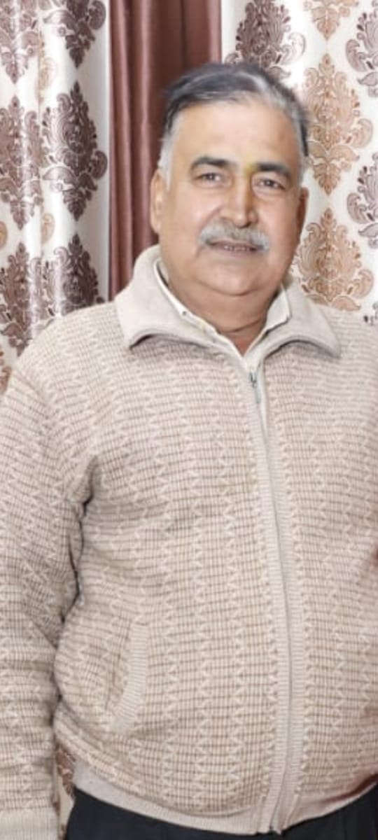 अज्ञात वाहन की टक्कर से क्षतिग्रस्त कार। (परीक्षितगढ) अज्ञात वाहन की टक्कर से क्षतिग्रस्त कार। (परीक्षितगढ)
