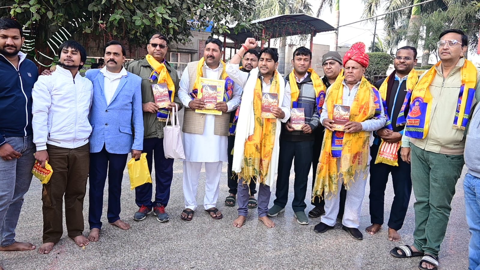 चुलकाना स्थित श्याम मंदिर में गीता पाठ करते वृंदावन ट्रस्ट के सदस्य। स्रोत : ट्रस्ट चुलकाना स्थित श्याम मंदिर में गीता पाठ करते वृंदावन ट्रस्ट के सदस्य। स्रोत : ट्रस्ट