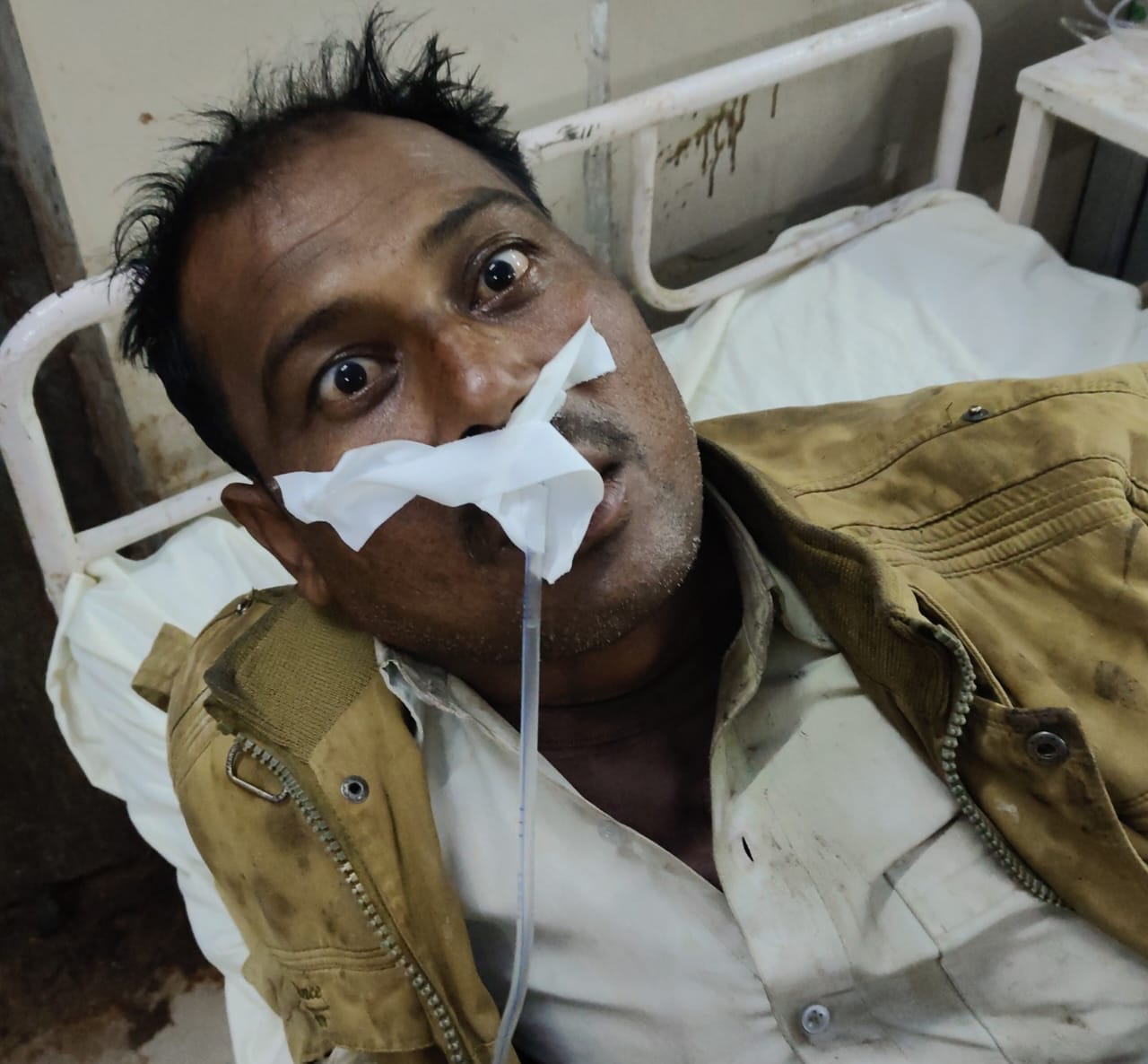 फोटो-31 लोहिया अस्पताल की इमरजेंसी में भर्ती सुशीला। स्रोत: जागरूक पाठक फोटो-31 लोहिया अस्पताल की इमरजेंसी में भर्ती सुशीला। स्रोत: जागरूक पाठक