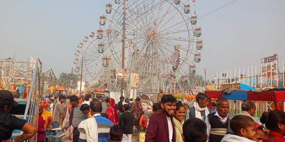 फोटो14 सोरोंजी के मेला मार्गशीर्ष में लगी लोगों की भीड़। संवाद फोटो14 सोरोंजी के मेला मार्गशीर्ष में लगी लोगों की भीड़। संवाद