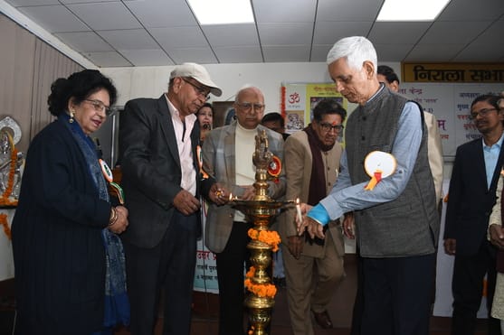 हिंदी संस्थान के निराला सभागार में कवि राजेश अरोरा शलभ की कृतियों गीता-काव्यामृत (भाग-दो व तीन) हिंदी संस्थान के निराला सभागार में कवि राजेश अरोरा शलभ की कृतियों गीता-काव्यामृत (भाग-दो व तीन)