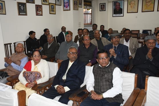 हिंदी संस्थान के निराला सभागार में कवि राजेश अरोरा शलभ की कृतियों गीता-काव्यामृत (भाग-दो व तीन) हिंदी संस्थान के निराला सभागार में कवि राजेश अरोरा शलभ की कृतियों गीता-काव्यामृत (भाग-दो व तीन)