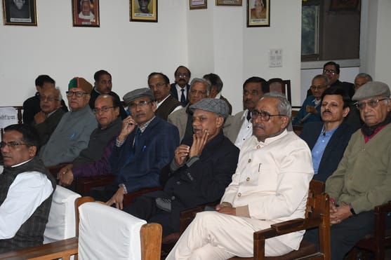 हिंदी संस्थान के निराला सभागार में कवि राजेश अरोरा शलभ की कृतियों गीता-काव्यामृत (भाग-दो व तीन) हिंदी संस्थान के निराला सभागार में कवि राजेश अरोरा शलभ की कृतियों गीता-काव्यामृत (भाग-दो व तीन)