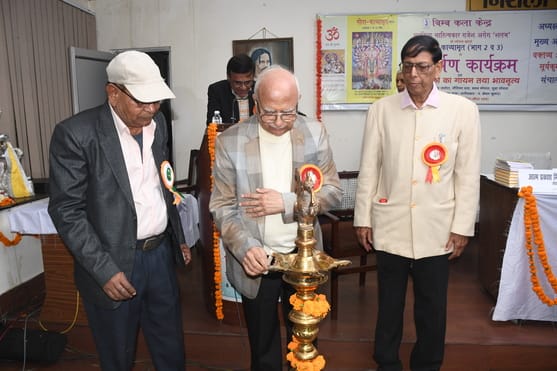 हिंदी संस्थान के निराला सभागार में कवि राजेश अरोरा शलभ की कृतियों गीता-काव्यामृत (भाग-दो व तीन) हिंदी संस्थान के निराला सभागार में कवि राजेश अरोरा शलभ की कृतियों गीता-काव्यामृत (भाग-दो व तीन)