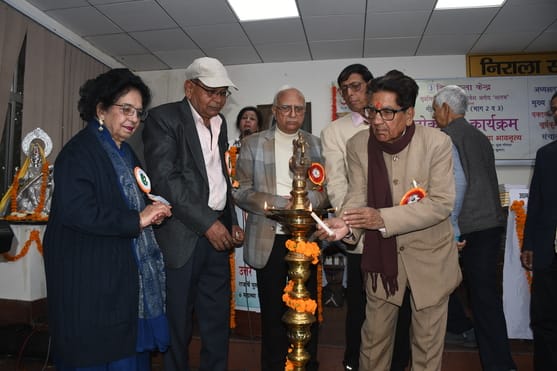 हिंदी संस्थान के निराला सभागार में कवि राजेश अरोरा शलभ की कृतियों गीता-काव्यामृत (भाग-दो व तीन) हिंदी संस्थान के निराला सभागार में कवि राजेश अरोरा शलभ की कृतियों गीता-काव्यामृत (भाग-दो व तीन)