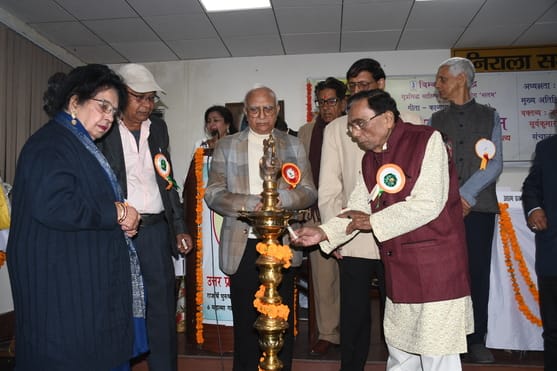 हिंदी संस्थान के निराला सभागार में कवि राजेश अरोरा शलभ की कृतियों गीता-काव्यामृत (भाग-दो व तीन) हिंदी संस्थान के निराला सभागार में कवि राजेश अरोरा शलभ की कृतियों गीता-काव्यामृत (भाग-दो व तीन)