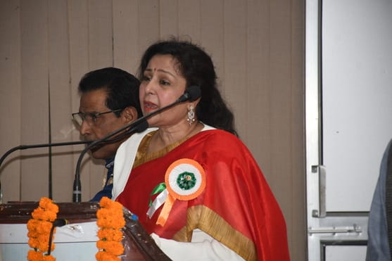 हिंदी संस्थान के निराला सभागार में कवि राजेश अरोरा शलभ की कृतियों गीता-काव्यामृत (भाग-दो व तीन) हिंदी संस्थान के निराला सभागार में कवि राजेश अरोरा शलभ की कृतियों गीता-काव्यामृत (भाग-दो व तीन)