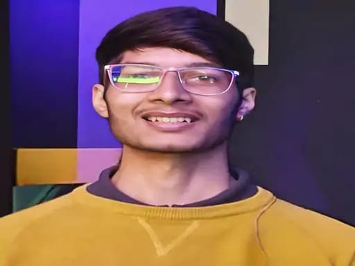कुरुक्षेत्र। मोर्चरी के बाहर कुंदन के बिलखते पिता को सहारा देते दोस्त। संवाद
