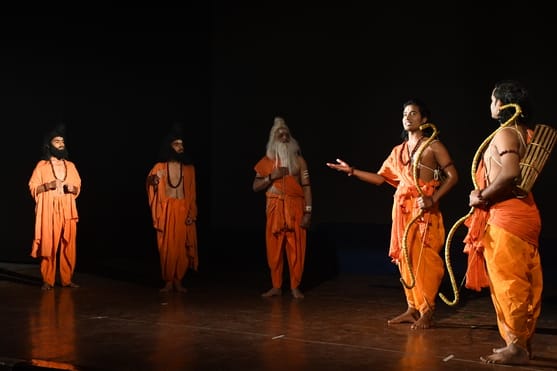 नाटक ‘उर्मिला’ का मंचन सोमवार को राय उमानाथ बली प्रेक्षागृह में किया गया। नाटक ‘उर्मिला’ का मंचन सोमवार को राय उमानाथ बली प्रेक्षागृह में किया गया।