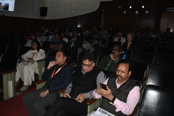 राष्ट्रीय वनस्पति अनुसंधान संस्थान में चल रहे अंतरराष्ट्रीय सम्मेलन के दूसरे दिन सोमवार को जलवा