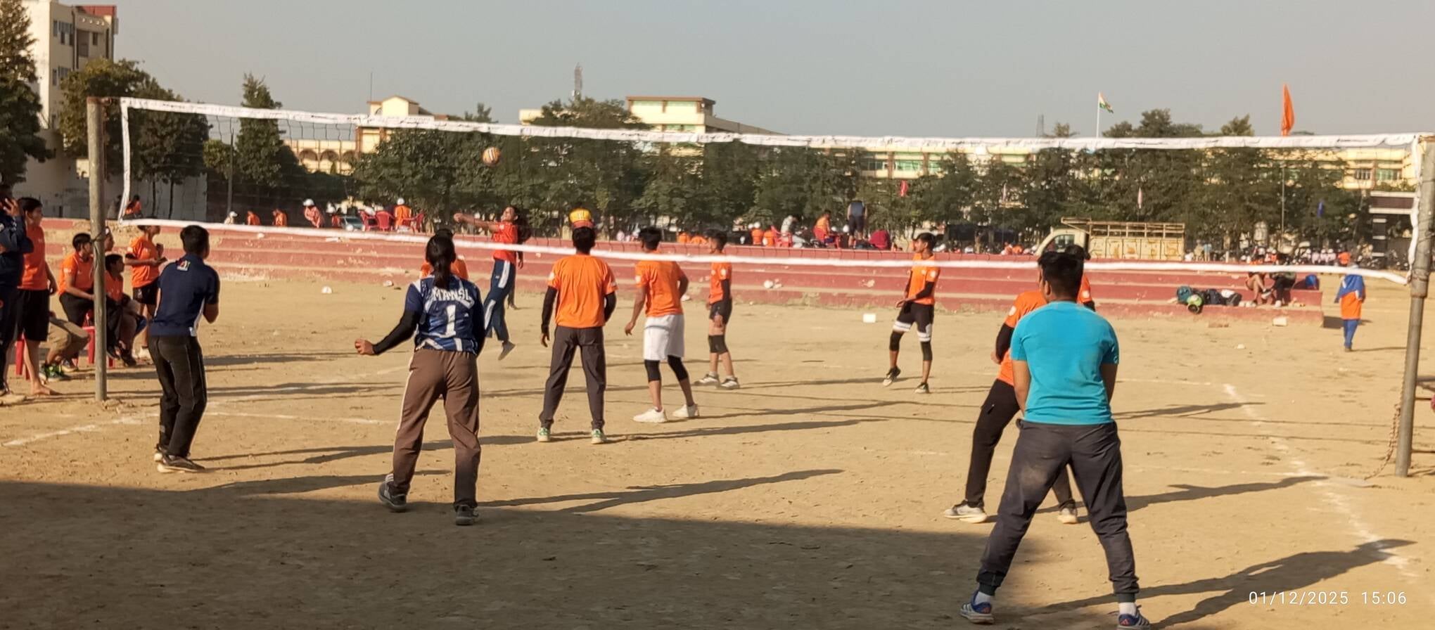 सांसद खेल महोसत्व में ग्योंग की टीम प्रथम आने के बाद खुशी मनाते खिलाड़ी सांसद खेल महोसत्व में ग्योंग की टीम प्रथम आने के बाद खुशी मनाते खिलाड़ी