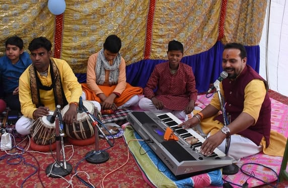 सीतापुर रोड योजना कॉलोनी स्थित विश्वनाथ मंदिर में चल रही श्रीमद्भागवत कथा के पांचवें दिन कथाव्य सीतापुर रोड योजना कॉलोनी स्थित विश्वनाथ मंदिर में चल रही श्रीमद्भागवत कथा के पांचवें दिन कथाव्य