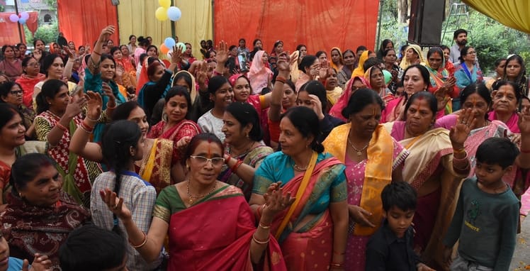 सीतापुर रोड योजना कॉलोनी स्थित विश्वनाथ मंदिर में चल रही श्रीमद्भागवत कथा के पांचवें दिन कथाव्य सीतापुर रोड योजना कॉलोनी स्थित विश्वनाथ मंदिर में चल रही श्रीमद्भागवत कथा के पांचवें दिन कथाव्य