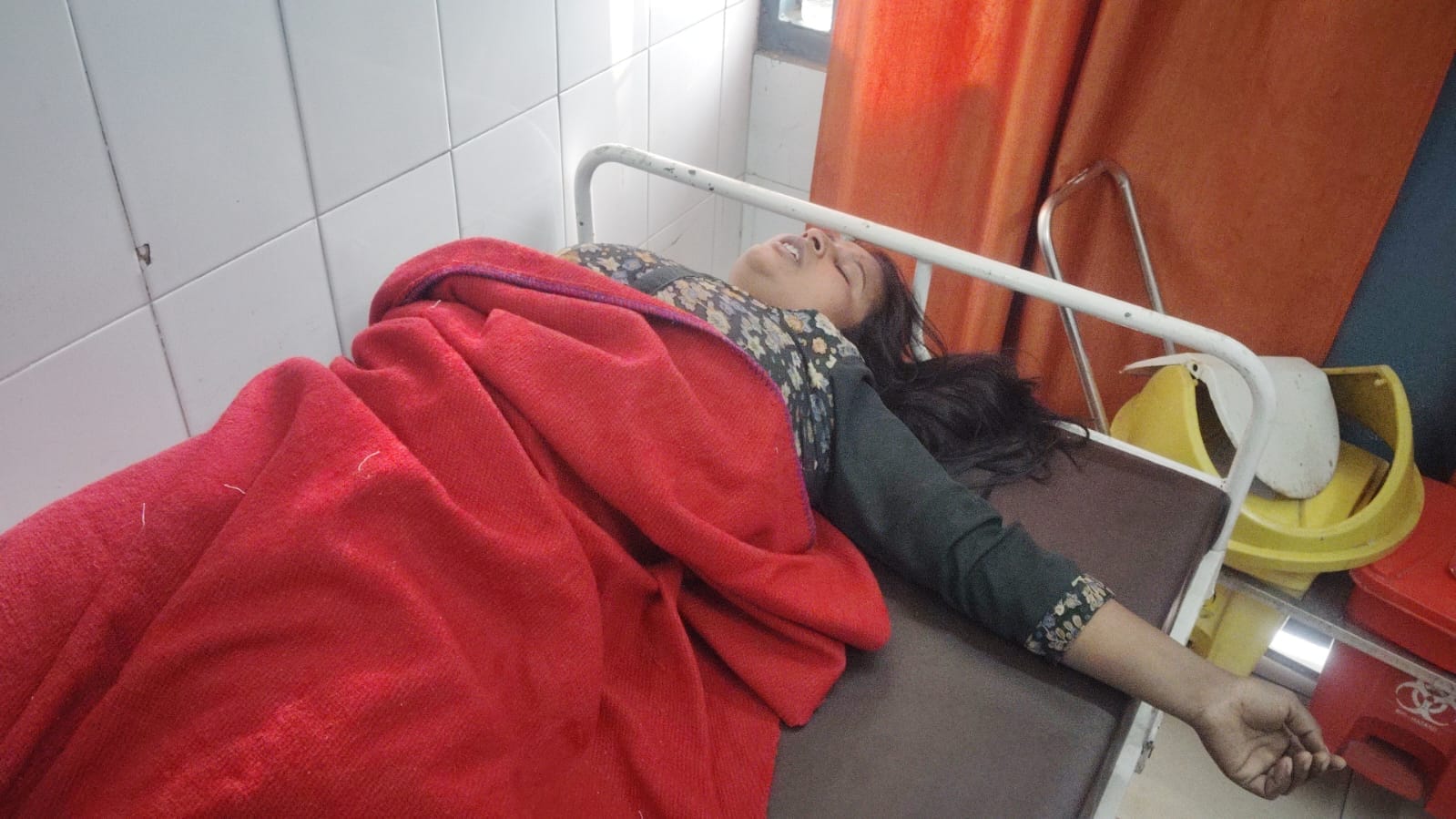 दौराला - अझौता गांव में हुई मारपीट में घायल युवक। स्रोत : संवाद दौराला - अझौता गांव में हुई मारपीट में घायल युवक। स्रोत : संवाद