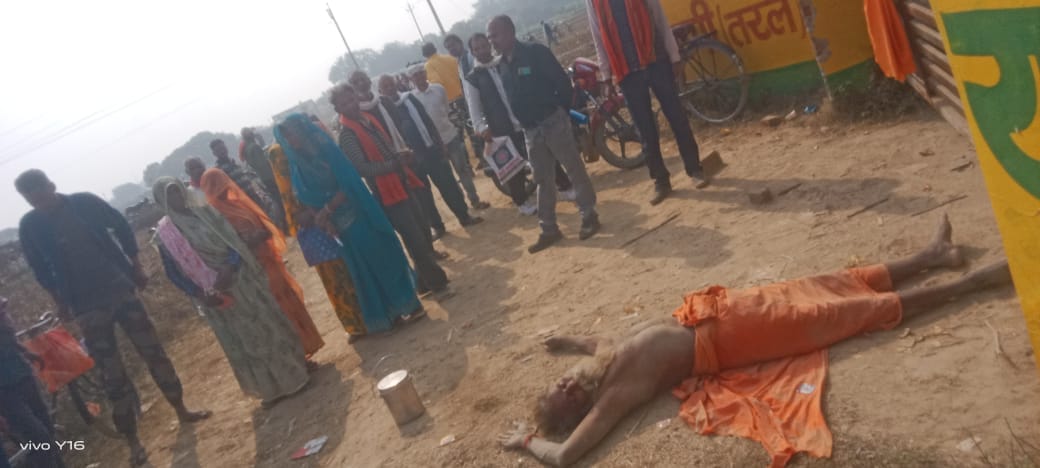28 सीकेटीपी-5- परिचय- फंदा लगाकर जान देने का प्रयास करने वाले किसान को अस्पताल में भर्ती कराते 28 सीकेटीपी-5- परिचय- फंदा लगाकर जान देने का प्रयास करने वाले किसान को अस्पताल में भर्ती कराते