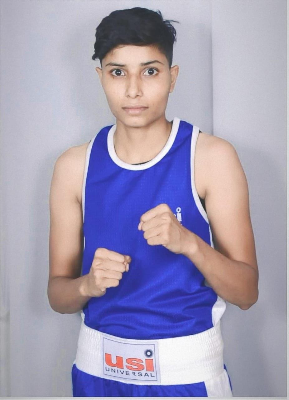 3जेएनडी17 : जुलाना के स्टेडियम में उगी झाड़ियां। संवाद 3जेएनडी17 : जुलाना के स्टेडियम में उगी झाड़ियां। संवाद