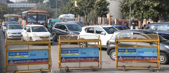 डालीगंज चौराहे पर बदली यातायात व्यवस्था।