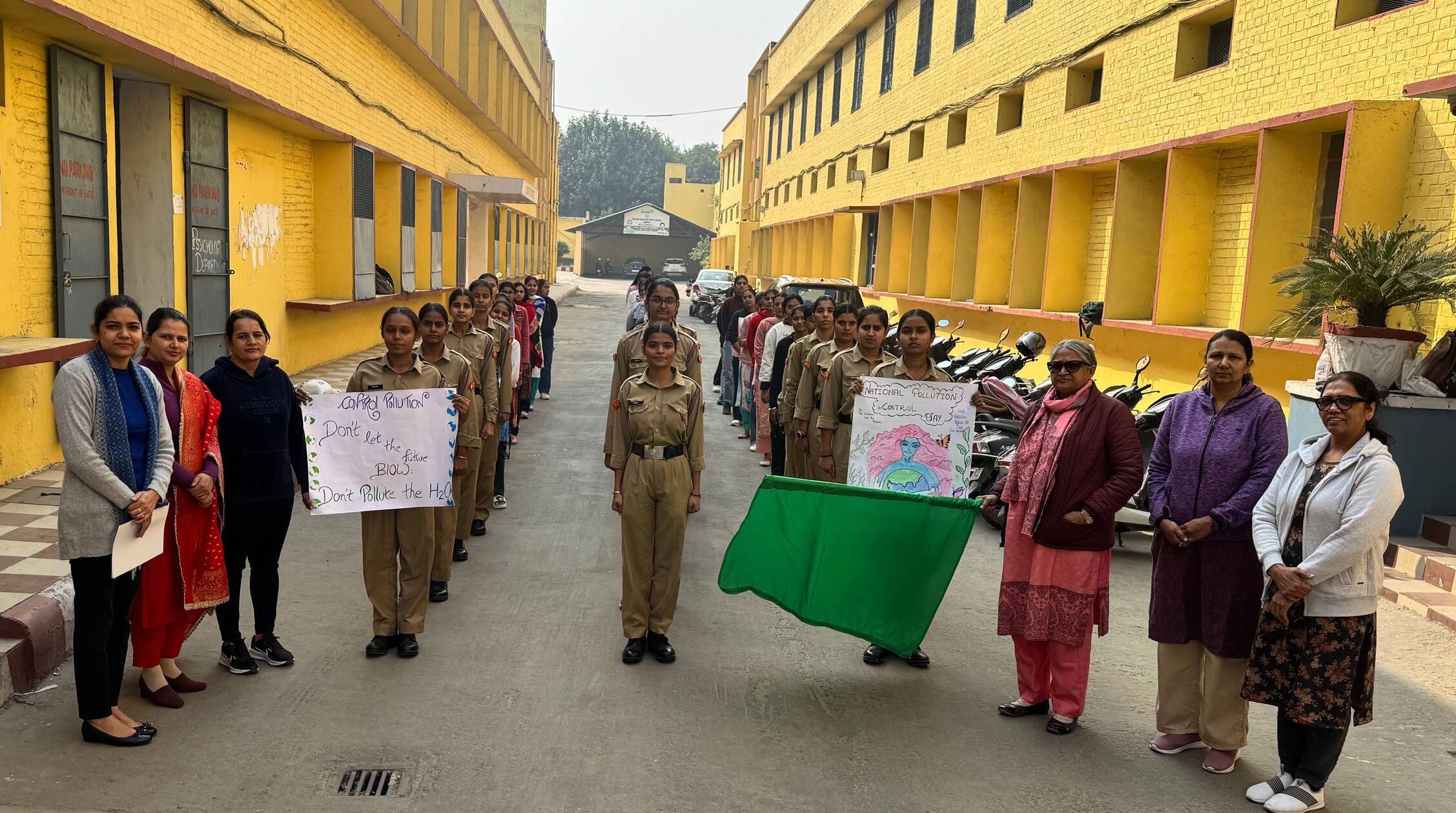 फोटो 01- सोनीपत के जवाहर नगर में जागरूकता रैली निकाल लोगों को पर्यावरण प्रदूषण की रोकथाम पर जाग फोटो 01- सोनीपत के जवाहर नगर में जागरूकता रैली निकाल लोगों को पर्यावरण प्रदूषण की रोकथाम पर जाग