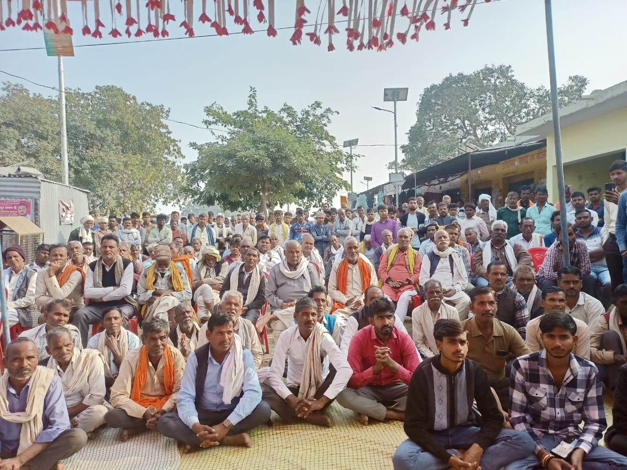 फोटो-23 कड़हर में तटबंध बनाओ जन संघर्ष समिति की बैठक में बोलते अध्यक्ष भईयन मिश्रा। स्रोत: आयोज