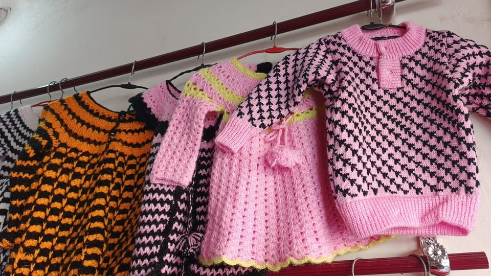 गीतका की ओर से बनाए गए लेडिस पर्स सहित अन्य उत्पाद। संवाद गीतका की ओर से बनाए गए लेडिस पर्स सहित अन्य उत्पाद। संवाद