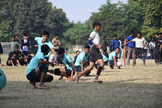 लखनऊ स्कूल गेम्स में पहले दिन खेल प्रतियोगिताओं में भाग लेते खिलाड़ी।