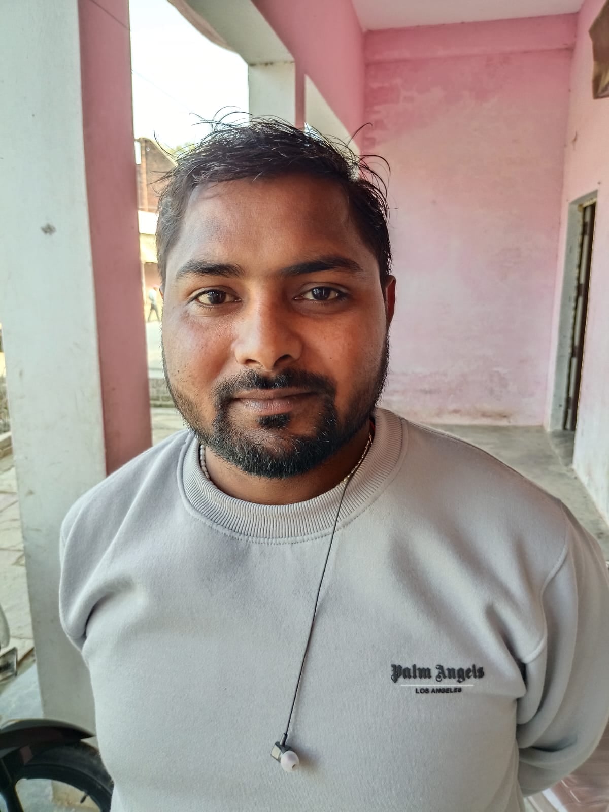 मंझनपुर ब्लॉक के चक थाभां गांव में जलापूर्ति पाइप लाइन डालने के बाद खराब  हुआ रास्ता- संवाद