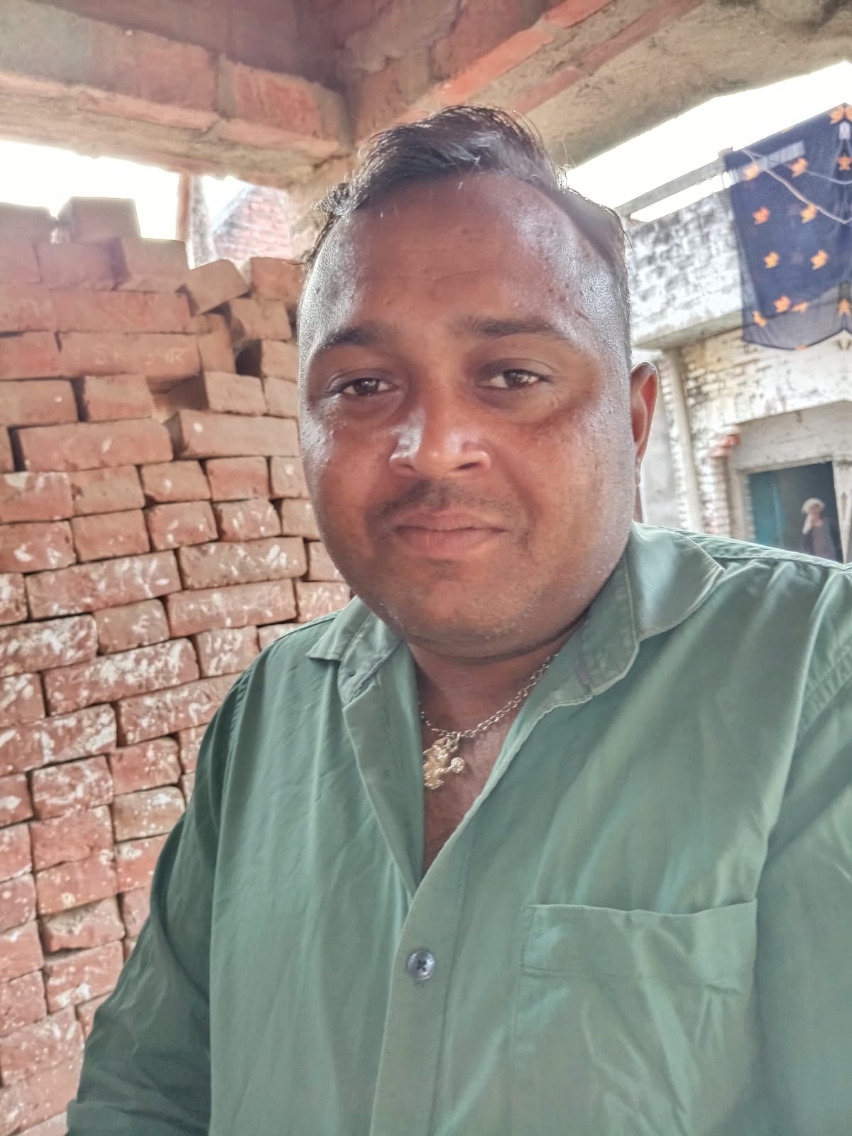 मंझनपुर ब्लॉक के चक थाभां गांव में जलापूर्ति पाइप लाइन डालने के बाद खराब  हुआ रास्ता- संवाद