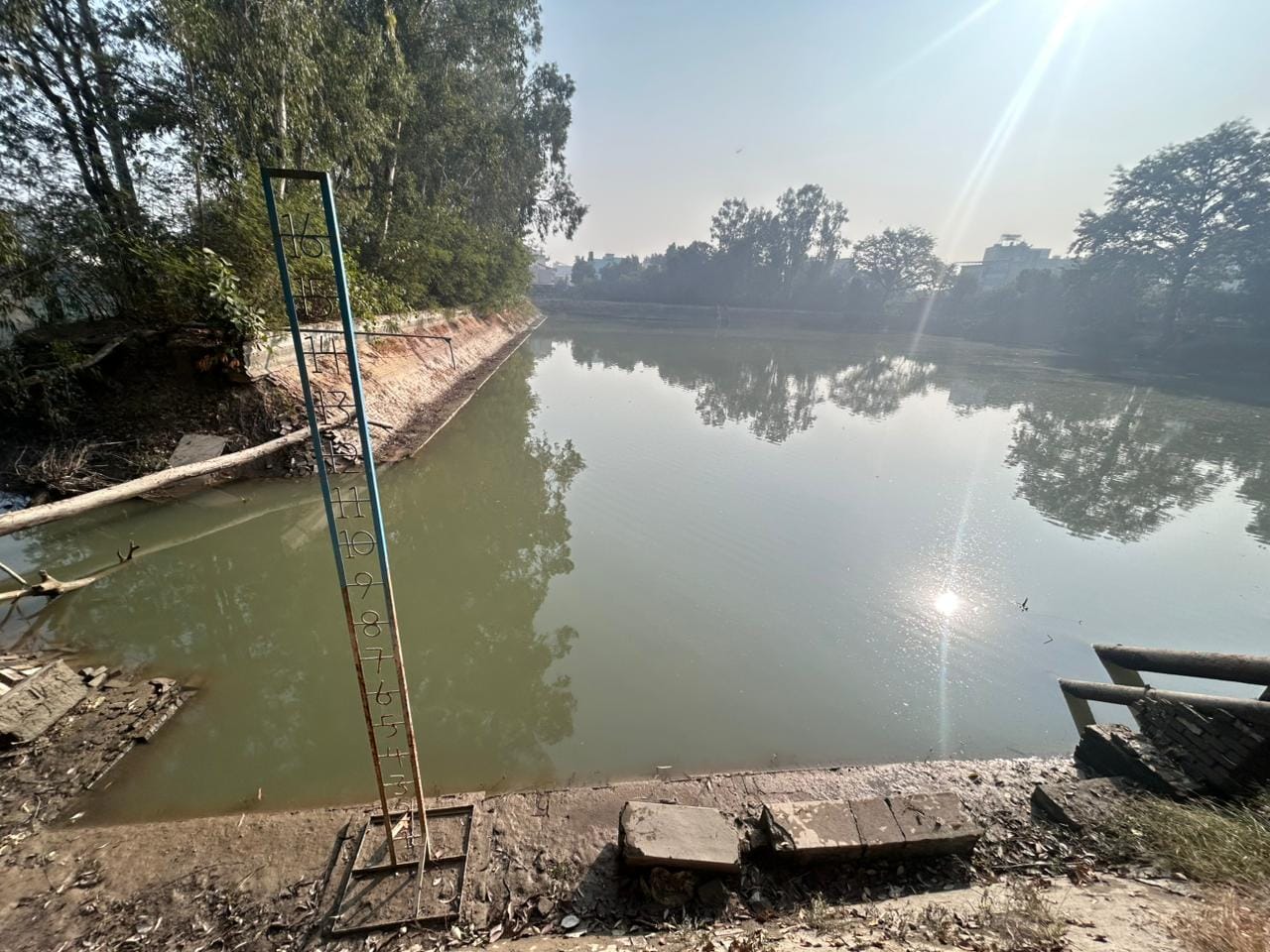 01...रोहतक में खाली जेएलएन नहर। संवाद