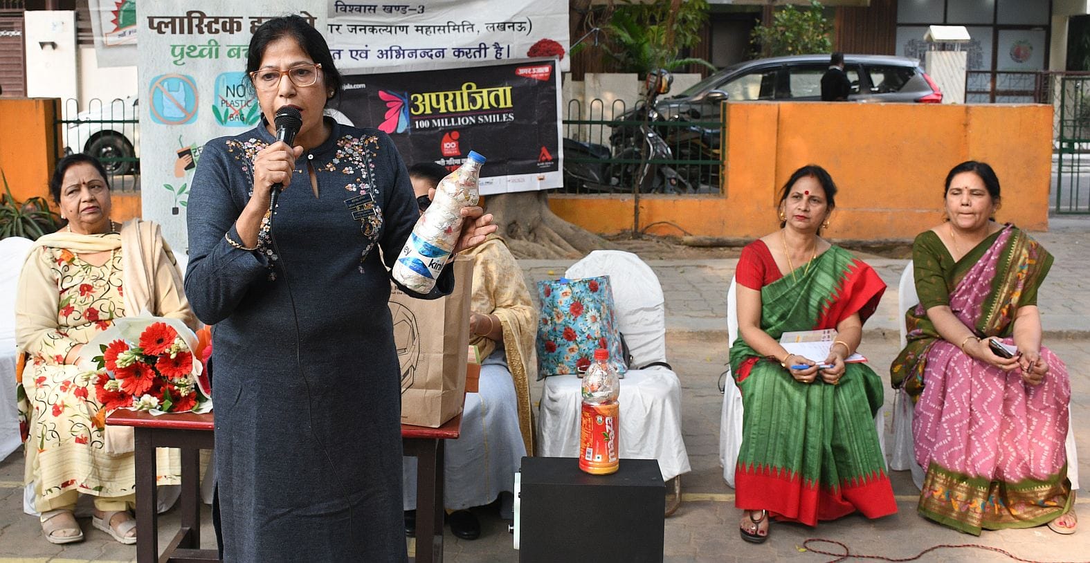 अमर उजाला की ओर से अपराजिता कार्यक्रम के तहत बुधवार को गोमतीनगर के विश्वास खंड-3 स्थित शिवाजी प अमर उजाला की ओर से अपराजिता कार्यक्रम के तहत बुधवार को गोमतीनगर के विश्वास खंड-3 स्थित शिवाजी प