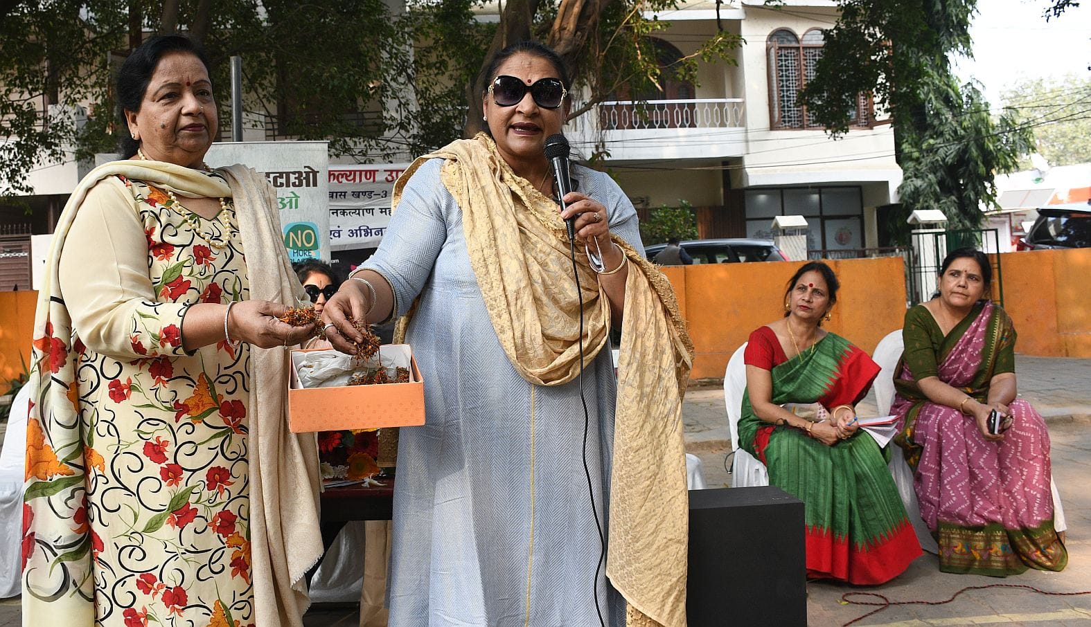 अमर उजाला की ओर से अपराजिता कार्यक्रम के तहत बुधवार को गोमतीनगर के विश्वास खंड-3 स्थित शिवाजी प अमर उजाला की ओर से अपराजिता कार्यक्रम के तहत बुधवार को गोमतीनगर के विश्वास खंड-3 स्थित शिवाजी प