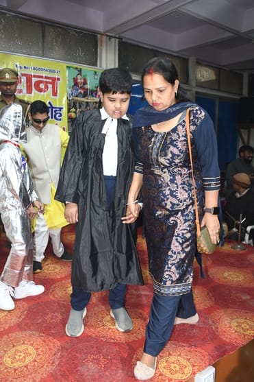 गांधी भवन में कीर्ति फाउंडेशन कल्याणपुर की ओर से आयोजित कार्यक्रम में दिव्यांग बच्चों ने मनमोहक