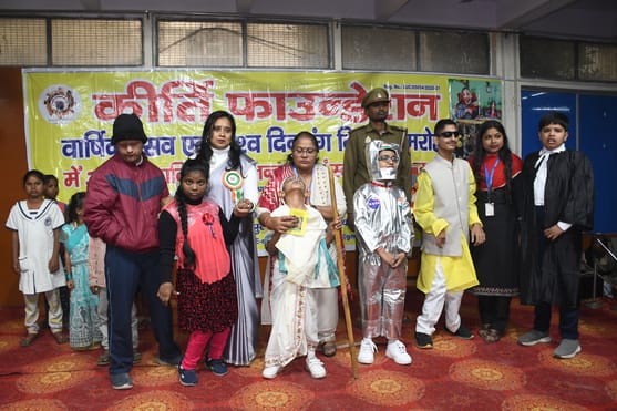 गांधी भवन में कीर्ति फाउंडेशन कल्याणपुर की ओर से आयोजित कार्यक्रम में दिव्यांग बच्चों ने मनमोहक