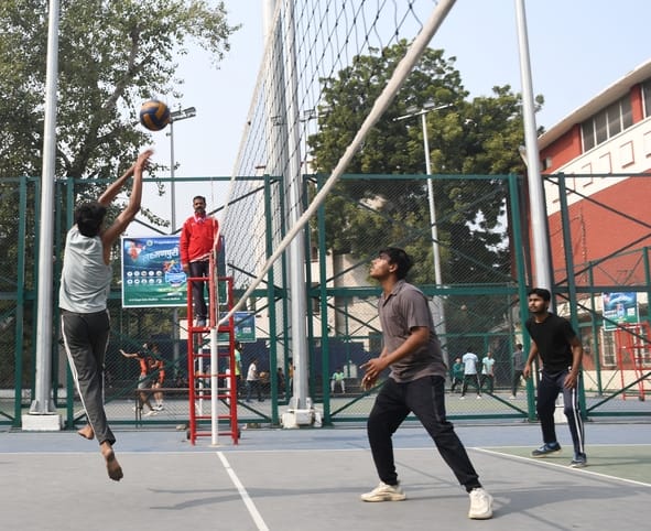 केडी सिंह बाबू स्टेडियम में स्कूल गेम्स के अंतर्गत वाॅलीबाल स्पर्धा के एक मैच में अंक हासिल कर केडी सिंह बाबू स्टेडियम में स्कूल गेम्स के अंतर्गत वाॅलीबाल स्पर्धा के एक मैच में अंक हासिल कर