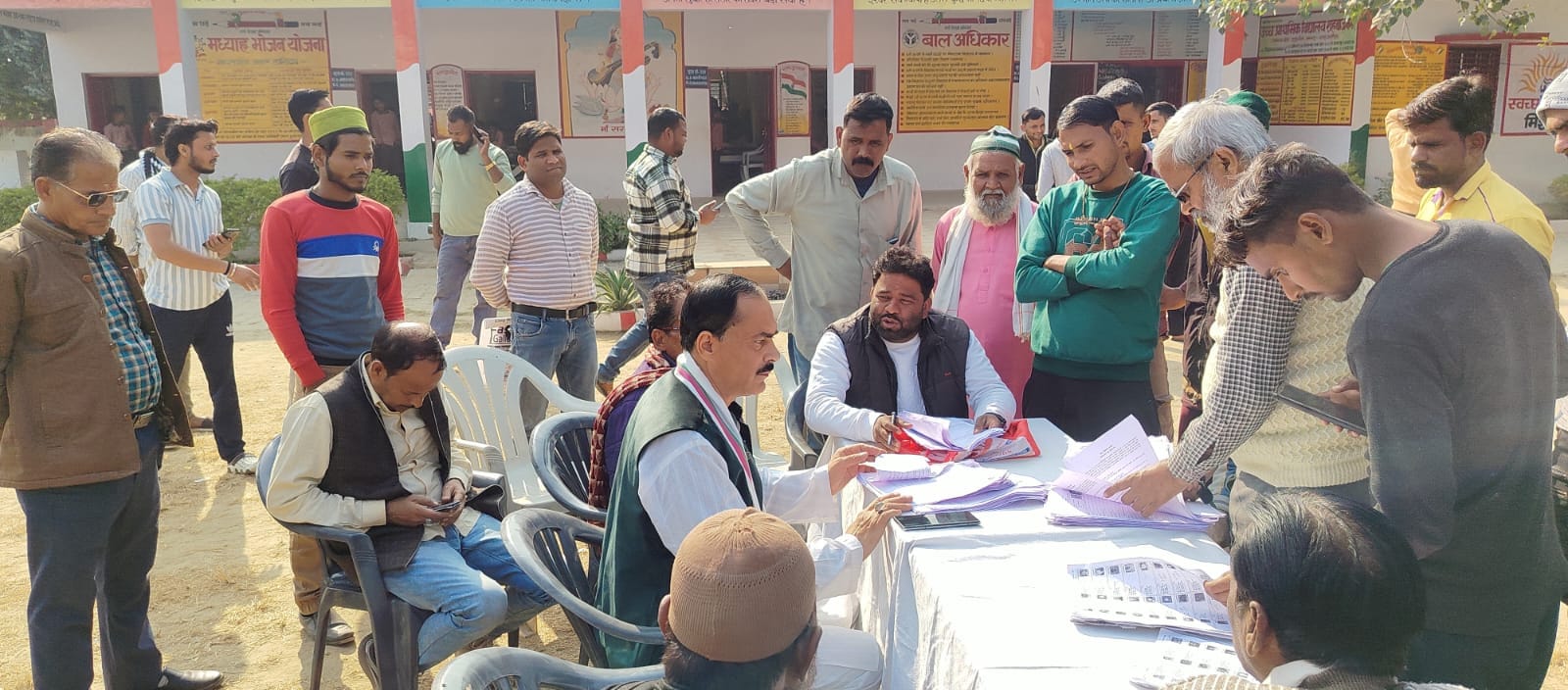 कलक्ट्रेट स्थित वीसी कक्ष में लॉटरी के माध्यम से बीएलओ का किया गया चयन। स्रोत: सूचना विभाग कलक्ट्रेट स्थित वीसी कक्ष में लॉटरी के माध्यम से बीएलओ का किया गया चयन। स्रोत: सूचना विभाग