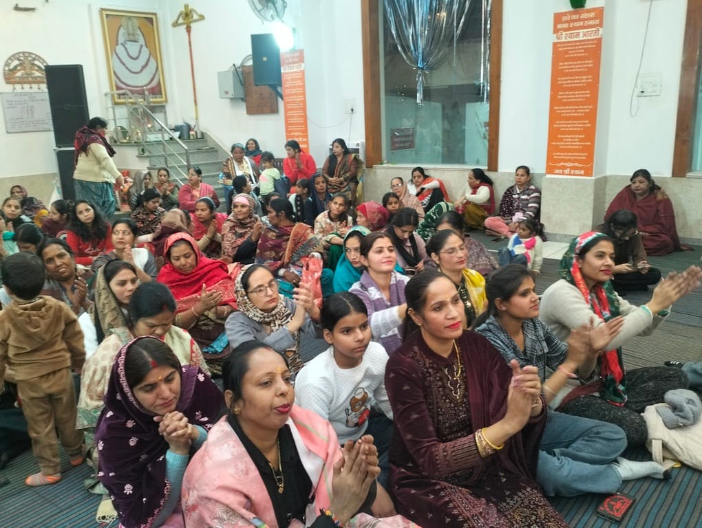 कुरुक्षेत्र। श्रीखाटूश्याम संकीर्तन में भाग लेती महिला श्रद्धालु। विज्ञप्ति कुरुक्षेत्र। श्रीखाटूश्याम संकीर्तन में भाग लेती महिला श्रद्धालु। विज्ञप्ति