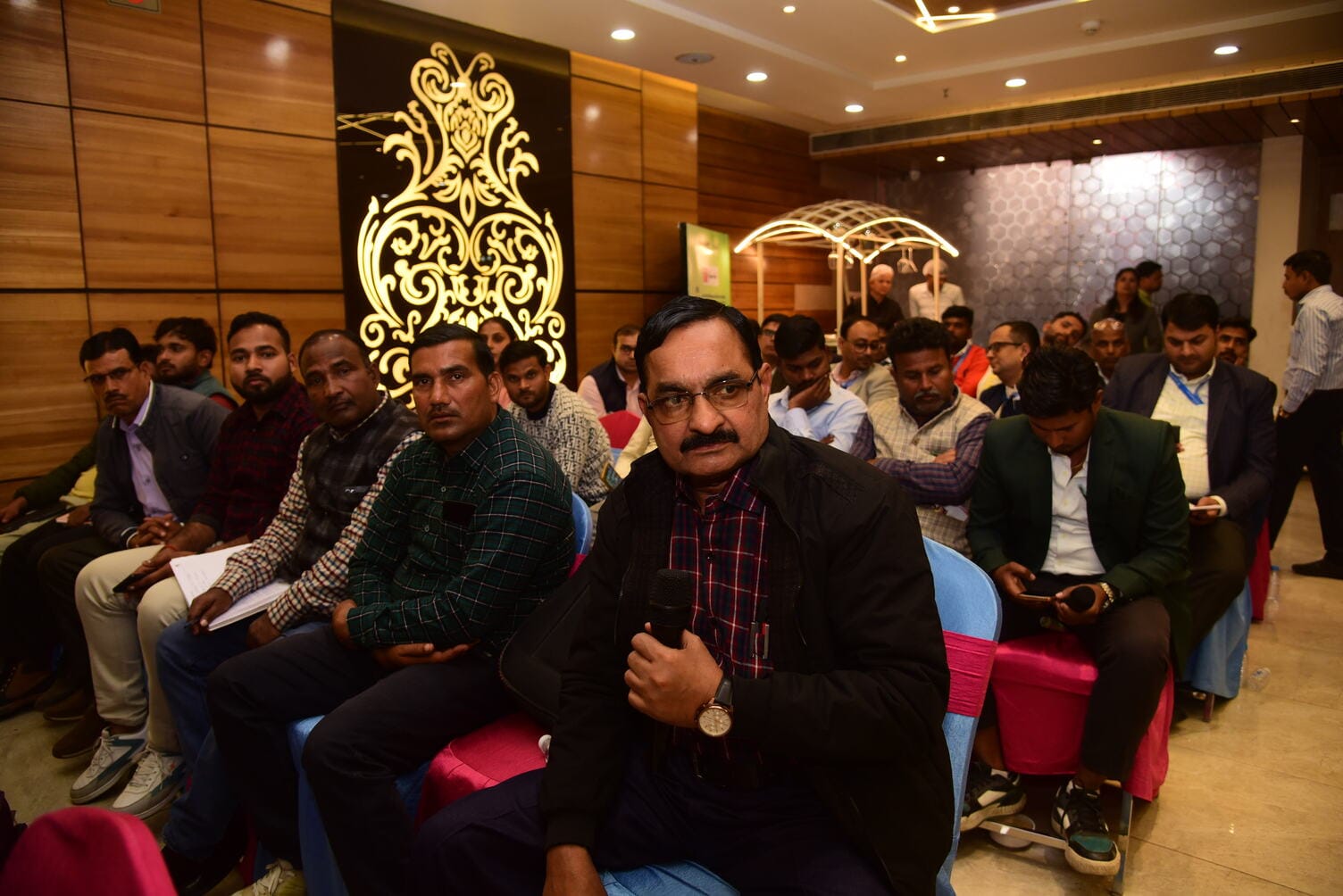 कार्यशाला में पहुंचे लोग। कार्यशाला में पहुंचे लोग।
