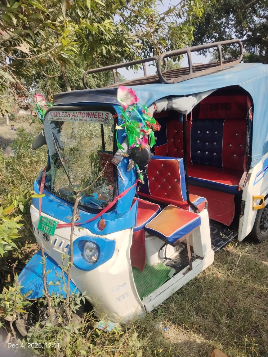 मेडिकल कॉलेज की इमरजेंसी में भर्ती बस ऑटो हादसे के घायल। संवाद