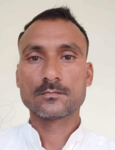 शाहपुर गांव में सुनील उपाध्याय के घर के पास कूड़े का ढेर- संवाद