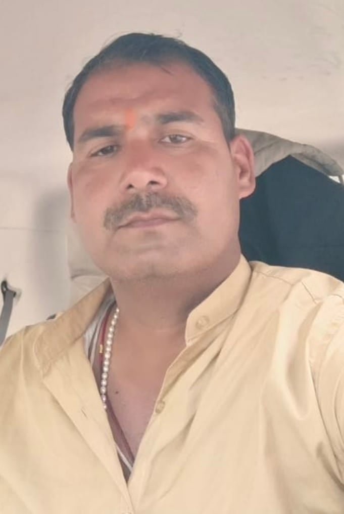 शाहपुर गांव में सुनील उपाध्याय के घर के पास कूड़े का ढेर- संवाद
