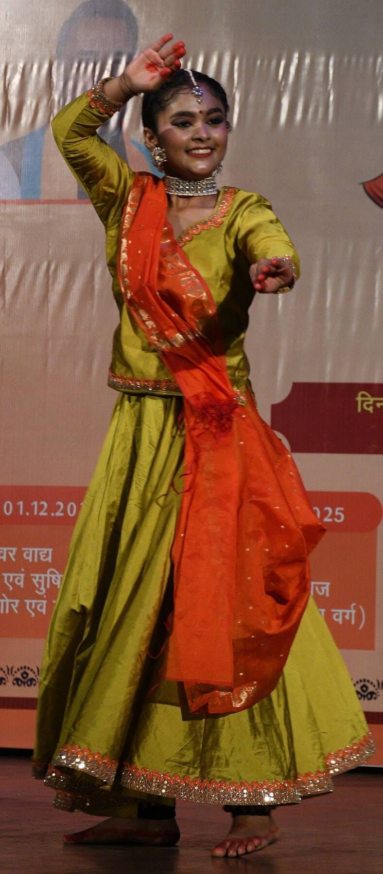 उत्तर प्रदेश संगीत नाटक अकादमी की प्रादेशिक संगीत प्रतियोगिता के पहले चरण के अंतिम दिन कथक प्रत उत्तर प्रदेश संगीत नाटक अकादमी की प्रादेशिक संगीत प्रतियोगिता के पहले चरण के अंतिम दिन कथक प्रत