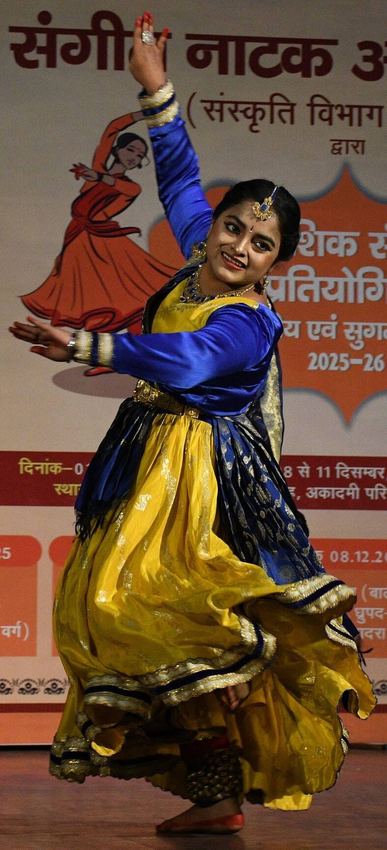 उत्तर प्रदेश संगीत नाटक अकादमी की प्रादेशिक संगीत प्रतियोगिता के पहले चरण के अंतिम दिन कथक प्रत उत्तर प्रदेश संगीत नाटक अकादमी की प्रादेशिक संगीत प्रतियोगिता के पहले चरण के अंतिम दिन कथक प्रत