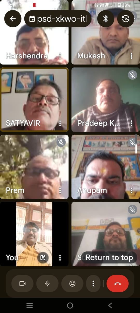 फोटो 4 कृषि विज्ञान केंद्र में किसानों को खेती की जानकारी देते वैज्ञानिक। संवाद