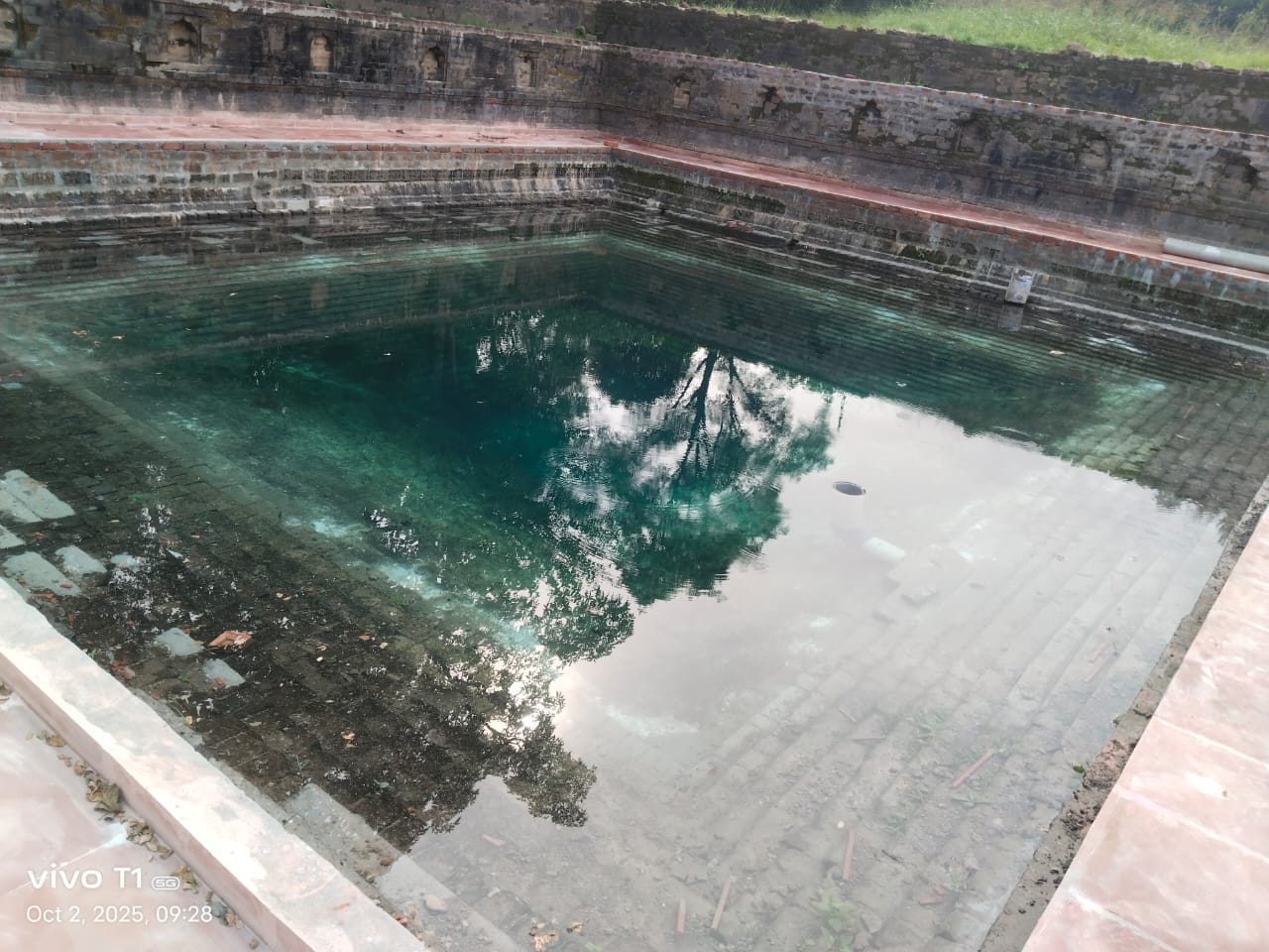 ग्राम पंचायत जलाड़ी में जीर्णोद्धार के बाद नौण के बाहर बनाया गया गेट। संवाद ग्राम पंचायत जलाड़ी में जीर्णोद्धार के बाद नौण के बाहर बनाया गया गेट। संवाद