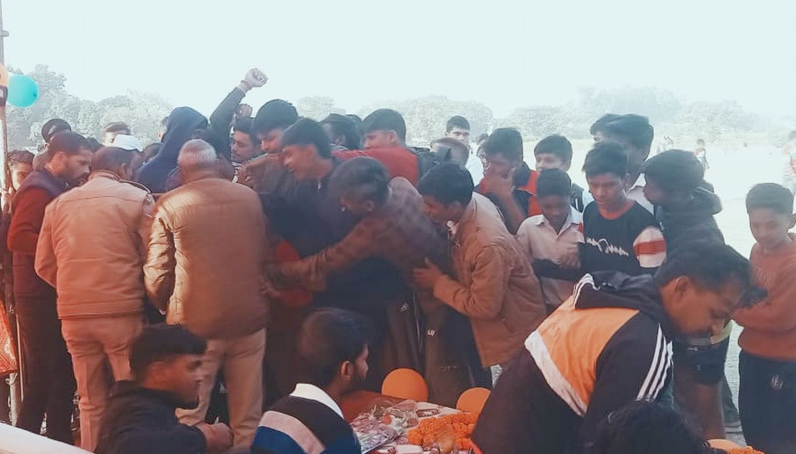 कुश्ती प्रतियोगिता में हिस्सा लेते खिलाड़ी। स्रोत विभाग