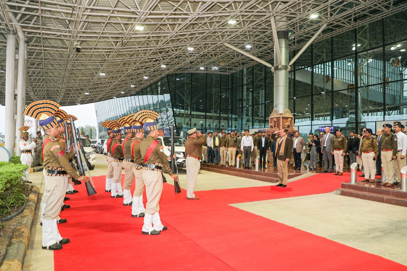 सुप्रीम कोर्ट के माननीय मुख्य न्यायाधिपति का खजुराहो आगमन पर हुआ आत्मीय स्वागत।