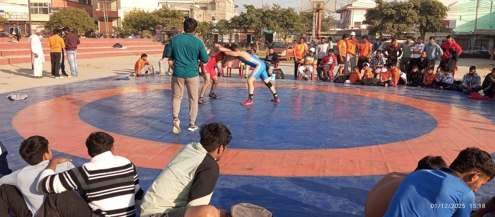 सांसद खेल महोत्सव के अंतर्गत वॉलीबॉल में हरसोला की टीम प्रथम रही