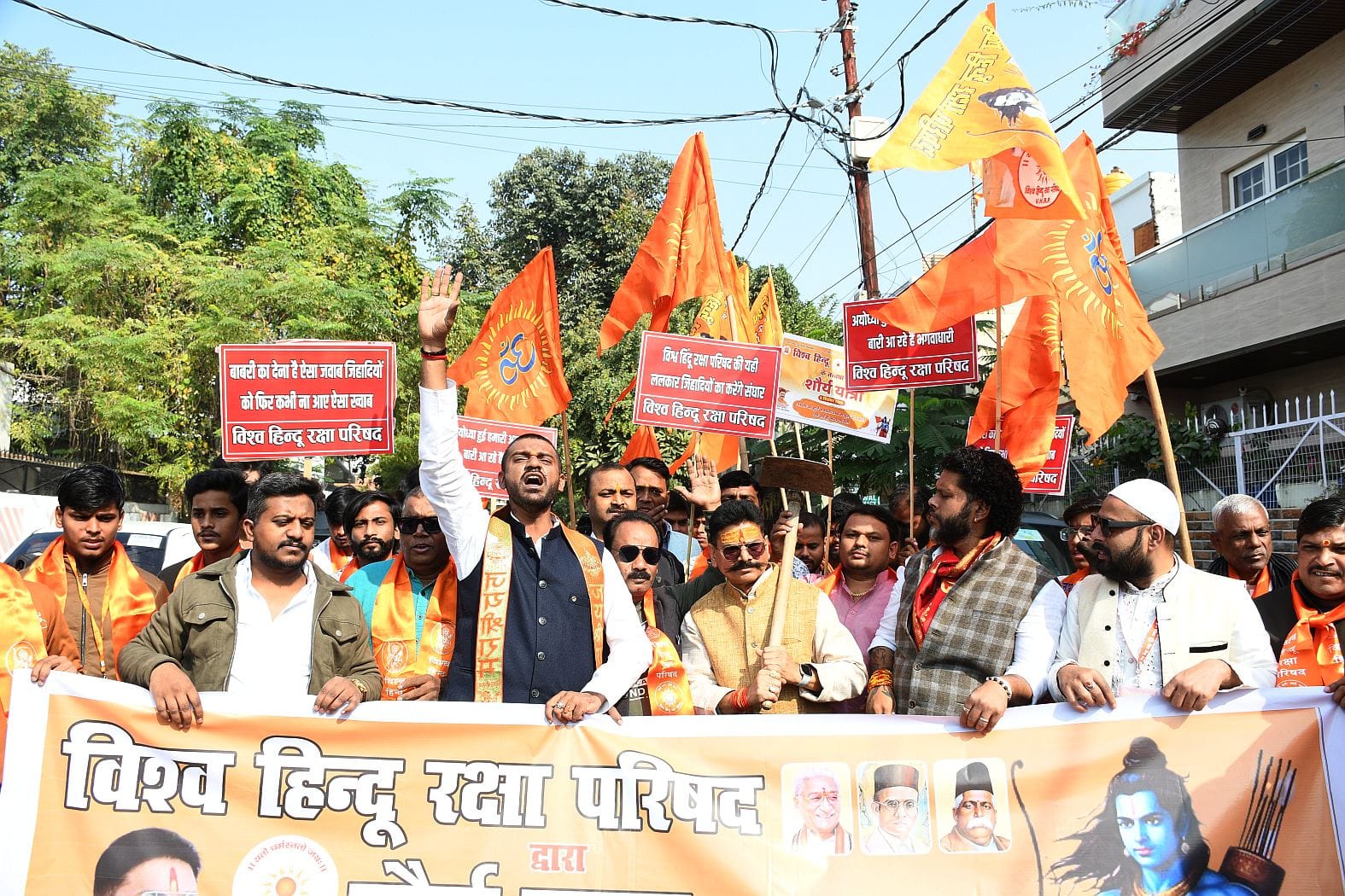 विश्व हिंदू रक्षा परिषद के कार्यकर्ताओं ने गोमतीनगर में मौलाना महमूद मदनी, तेलंगाना के सीएम रेव विश्व हिंदू रक्षा परिषद के कार्यकर्ताओं ने गोमतीनगर में मौलाना महमूद मदनी, तेलंगाना के सीएम रेव