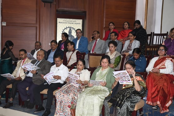 कार्यक्रम में सम्मानित की गईं महिलाएं। कार्यक्रम में सम्मानित की गईं महिलाएं।